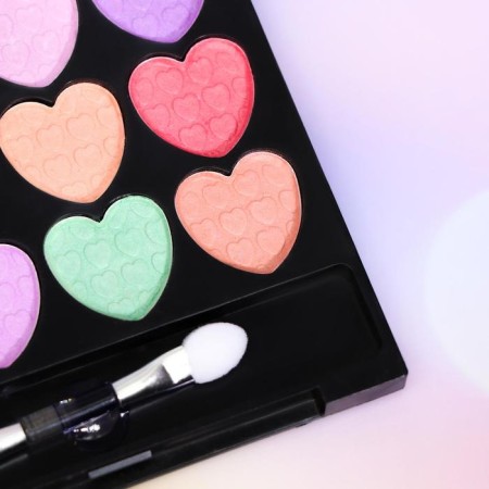 Cosmetics set for girls: shadows, brush, applicator-4