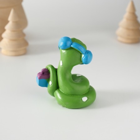 Polystone souvenir "Snakes in headphones with tape recorders" 5.8x5.8 cm-3