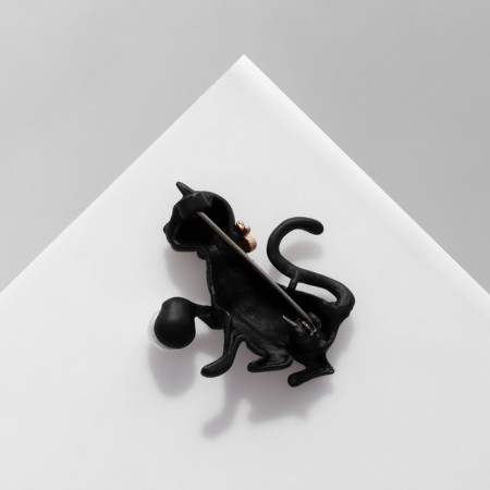 Brooch "Cat" with pearls, black and white color in gold-1