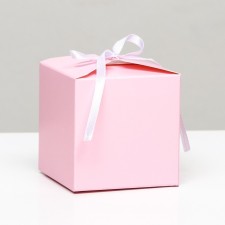 The box is folding, square, pink, 8 x 8 x 8 cm,