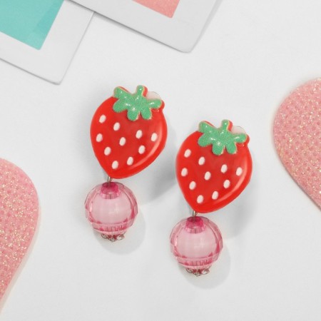 Clips children's “chosen” vitamins, strawberries with beads, colored