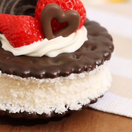 Mulyage - Magnet "Cracker Chocolate with Coconut" 7x7x6cm-3