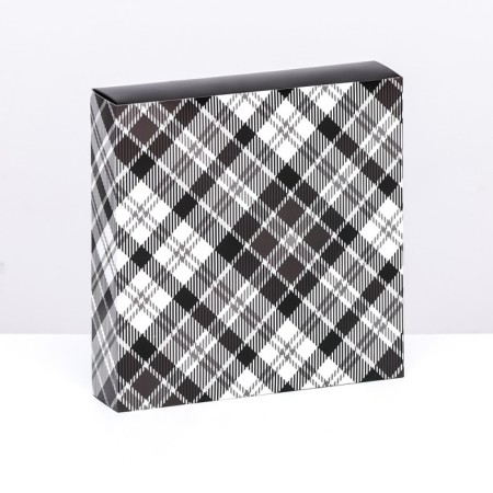 Box for 8 sweets + chocolate, with a window, "male" 17.7 x 17.8 x 3.8 cm-1