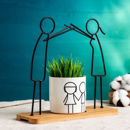 Pot "Family" on a wooden stand, 25x25x10cm-1