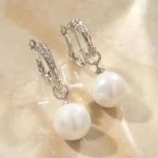 Earrings with pearls 