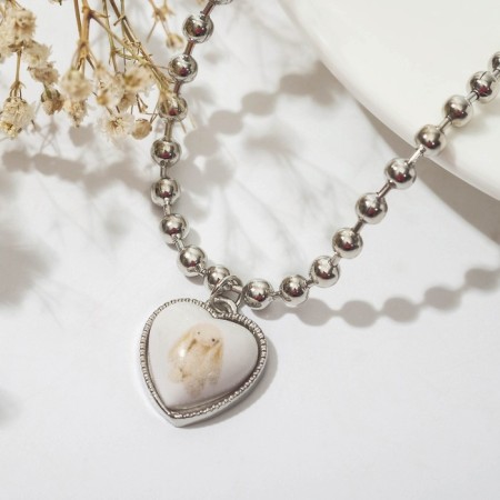A pendant -based pendant -based pendant, white color in silver, 40 cm