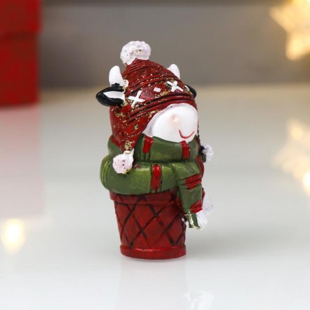 Polystone souvenir "Gobby in a knitted hat" Red with green 7.5 cm-1