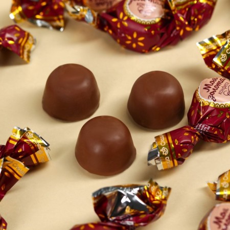 Chocolate sweets "best mom" in a box with a bow, 200 g.-2