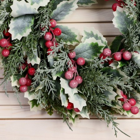 New Year's wreath d- 33 cm "Cozy fairy tale" leaflets berries Greens-1