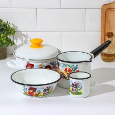Set of dishes 