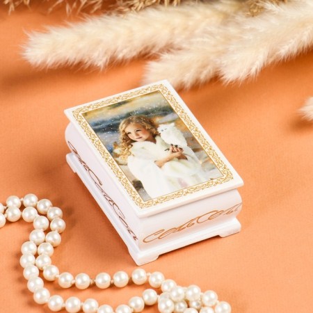 Casket "Girl with an owl", white, 6 × 9 cm, lacquer miniature