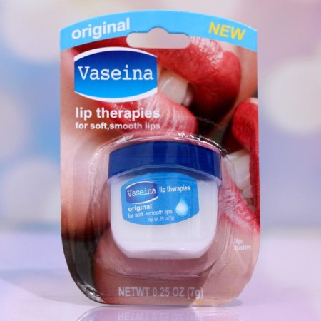 Cosmetic Vaselin for the lips, classic