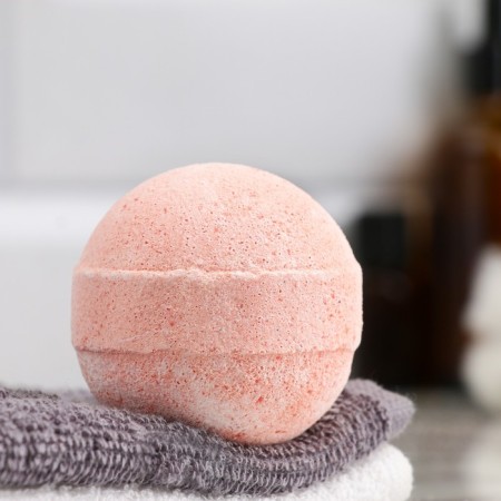 A bomb for a bath with sea salt "strawberries - lime" 110 g of Dobroparov-1