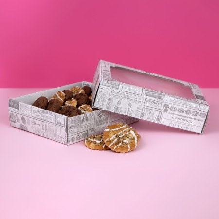 The box is self-assembly, the cover is, with the window, the “newspaper” 18 x 15 x 5 cm-2