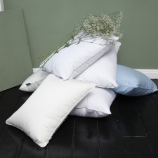 The pillow is high, size 50x70 cm, color mix