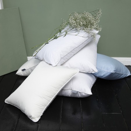 The pillow is high, size 50x70 cm, color mix