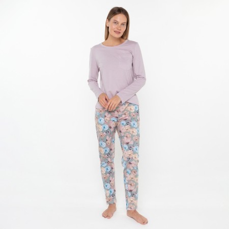 The kit is women's home (longshille/pants), pink color, size 54