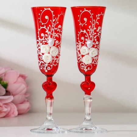 A set of wedding glasses "roses", with stucco and heart on a leg, red