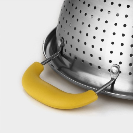 A colander made of stainless steel “Edwin”, D = 22 cm, two plastic handles, color mix-4