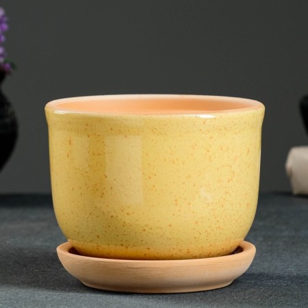 Flower pot "Lomonosovsky" yellow 0.7 l-1