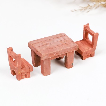 Figure "table and chairs" set of 3 objects, 2x2x2cm
