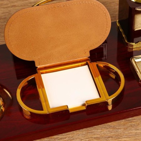 Table 6B1 set (block d/papers, submitted. D/print, pencil case, clock, business card holder, globe)-3