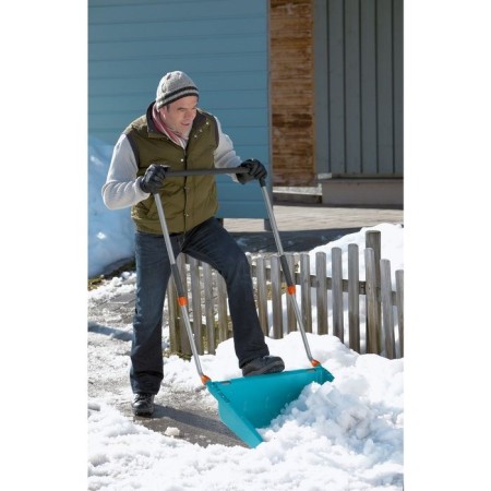 The engine is plastic, the width of the bucket is 70 cm, with a metal bar-3