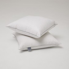 The pillow is low three -core, size 70x70 cm, color mix