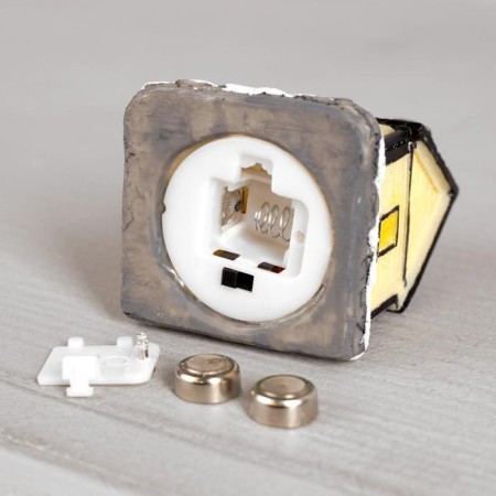 LED figure "Winter House", ceramics, batteries AG13x2, glow warm white-3