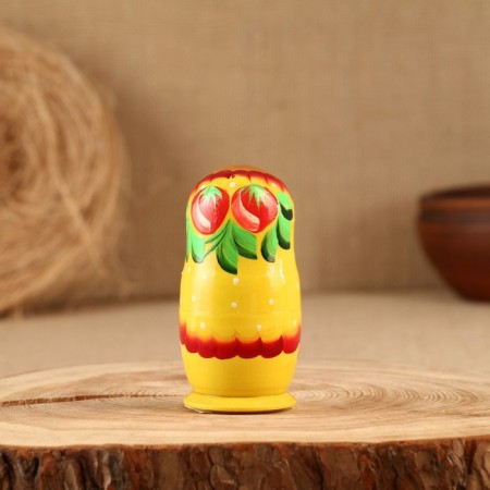 Nesting doll "strawberry", yellow dress, 3 puppet, 10 cm-1