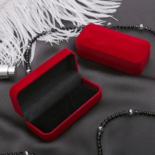 The case is velvet for the clip for the “rectangle” tie classics 9 × 4, the color is red, the insert is black
