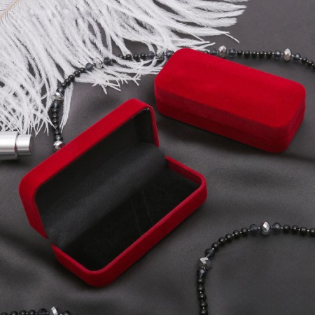 The case is velvet for the clip for the “rectangle” tie classics 9 × 4, the color is red, the insert is black