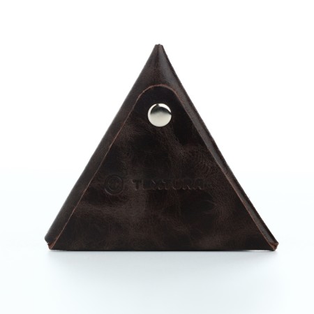 Monetnik on the button, Textura, brown color