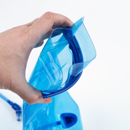 Drinking system for a backpack hydrator, 3l-4