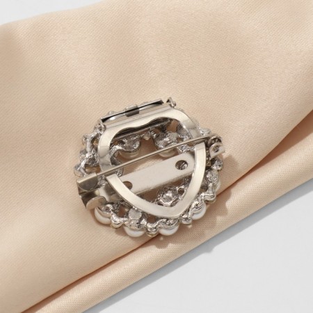 Clip for a “pearl” scarf, white color in silver-4