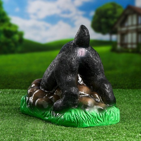 Garden figure "The dog is looking for a treasure" black, 30cm