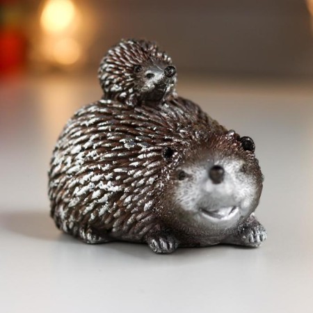 Souvenir Polystone "Hedgehog with baby Hedgehog on the back" 7x6.5x10 cm-1