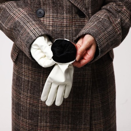Gloves are female, dimensionless, with insulation, white color-4
