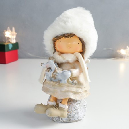 Polystone souvenir "Girl in a fluffy hat with a poodle" 7x10x17.5 cm