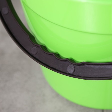 The bucket is round, 5 l, d = 22 cm, h = 19.5 cm, color mix-5