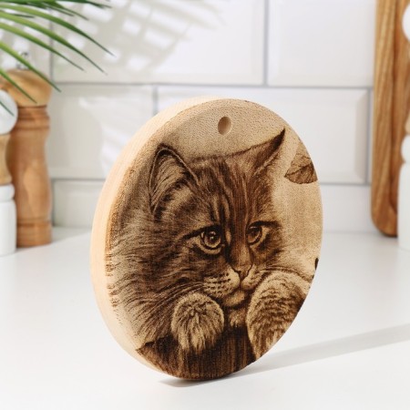 Board from the massif “cat”, round, 18 × 18 cm No. 187-1