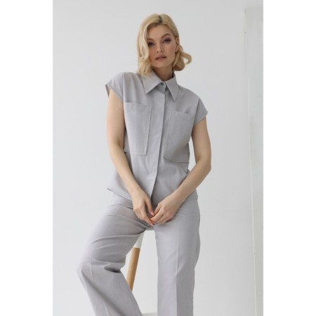 Shirt with patch pockets, size 42-5