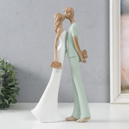 Polystone souvenir "In love. Kiss" white-green 15.5x6x29.5 cm