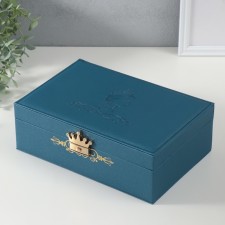 Casket to the leatherette for jewelry 