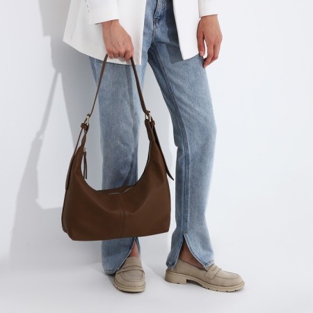 Baget bag with zipper, the color is light brown-6