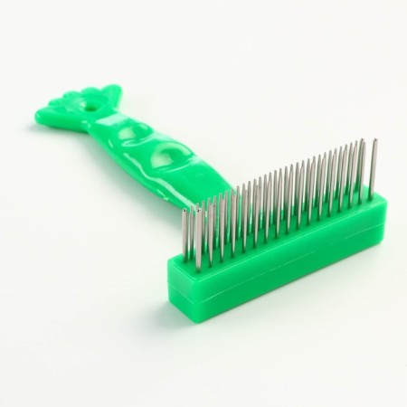 Comb-breeze "Paw", 15 x 8.8 cm, green-2