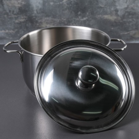Set of dishes, 3 objects: two pots 3 l, 1.75 l, pan 1 l, capsule, metal covers-4