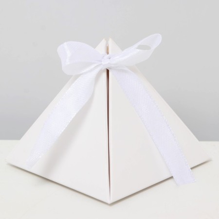 Bonbonniere, 7.2 × 7.2 cm, white