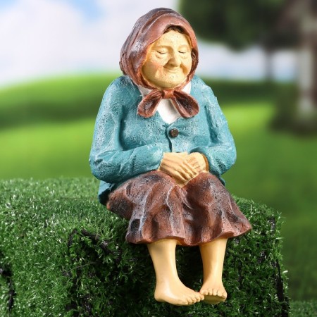 Garden figure "Grandma" 11x13x20cm-1