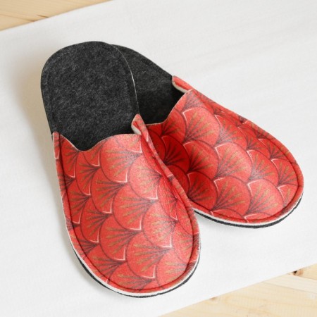 Set for a bath with a print "Fire Dragon": a hat, slippers, rug, red-3